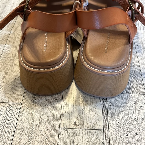 *closet clean out* American Eagle Sandals size 8 - Picture 3 of 5